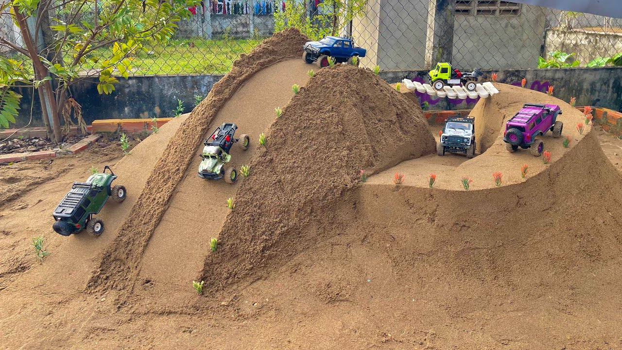 RC Jeep vs Hilux vs Defender vs Bronco | Extreme Mountain Battle…