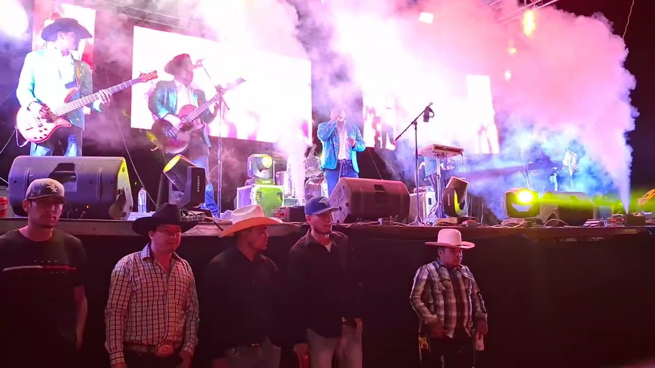 AMENAZA NORTEÑA DE MATEHUALA EN VIVO DESDE  SANTA RITA VENADO S.L.P 🎶🔥🎷 POPURRI NORTEÑO ROMANTICO🎷🔥🎶