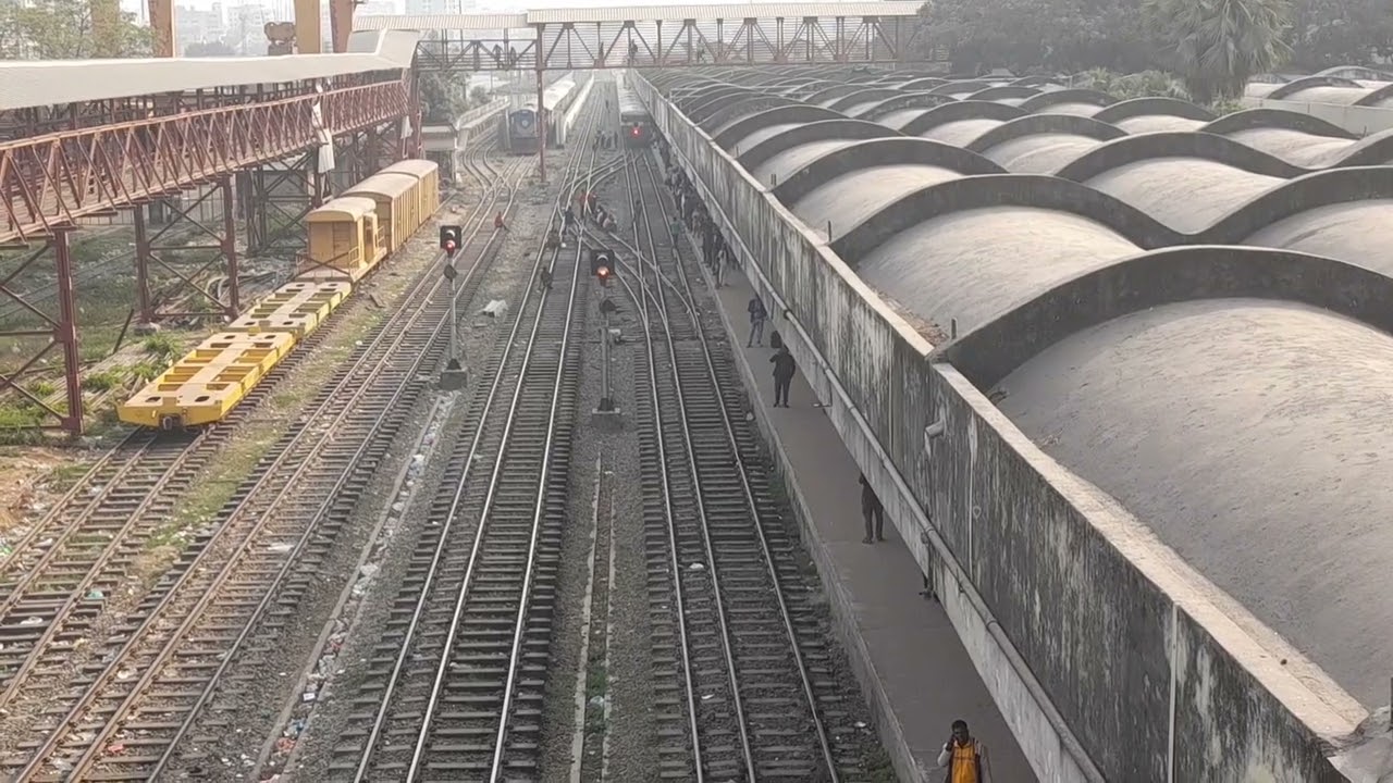কমলাপুর রেলস্টেশন শুধু যাত্রার শুরু নয়, এটি মানুষের গল্প, শহরের ছন্দ, আর স্মৃতির অম্লান অধ্যায়!