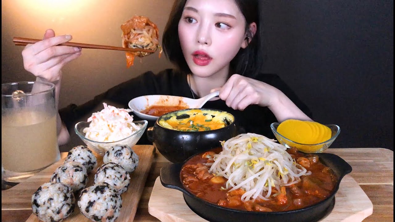 SUB)매콤한 국물닭발에 중국당면 넣어서 먹방 치즈계란찜에 주먹밥까지 리얼사운드 Dakbal (Hot and Spicy Chicken Feet) Mukbang ASMR