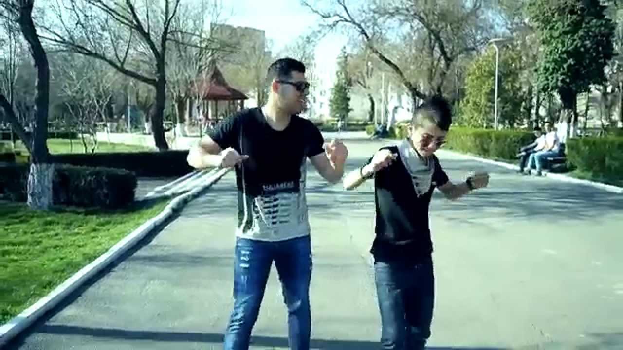 Alin Pustanu si Cristi Mihai-Eu cu una tu cu alta...