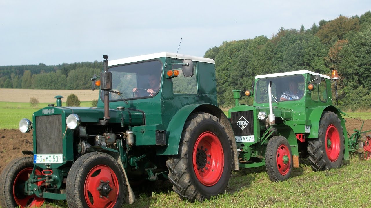 2 Pionier RS01/40 Pflügen | Traktorfreunde