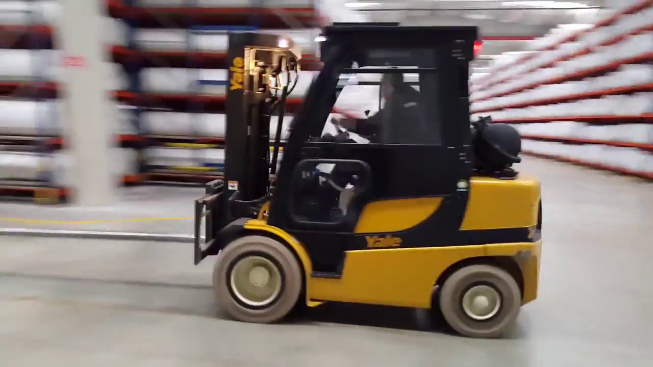 Operación de Montacargas con clamp | Espolón  | Forklift Attachments