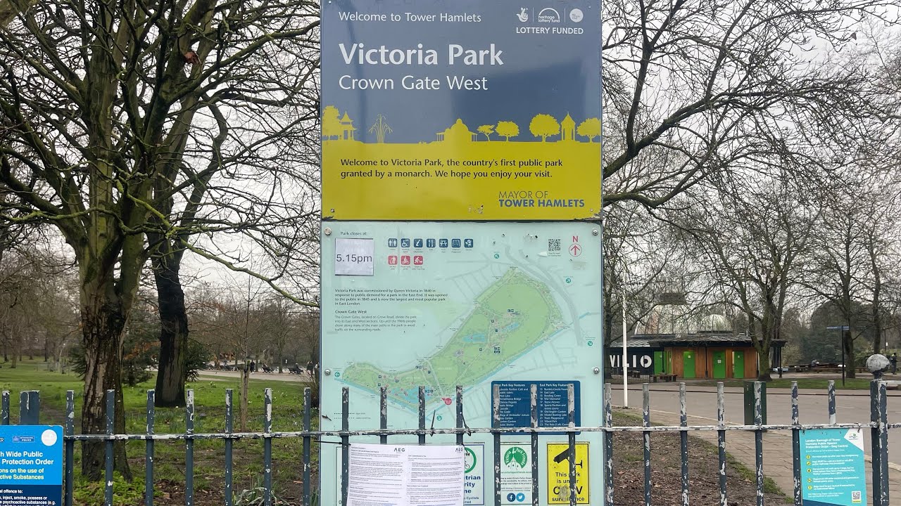 আজ ঘুরে এলাম Victoria Park–এর ঐতিহাসিক অংশ Crown Gate West।