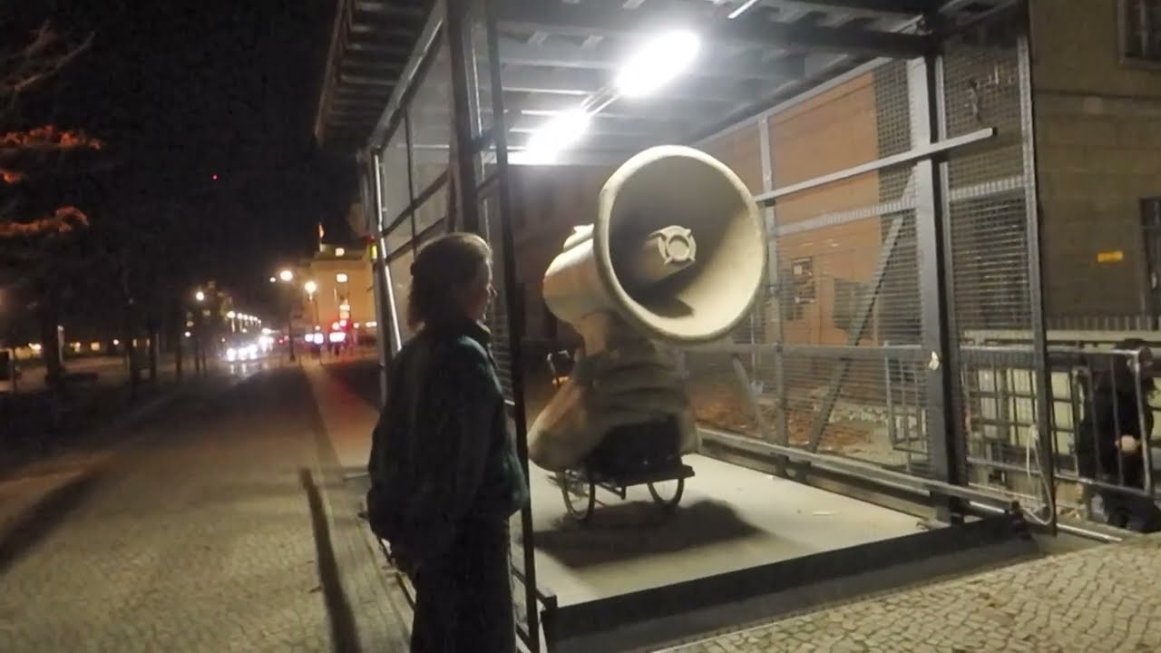 Bankleer - Echo sagt Bodensatz Installation (Music by Patric Catani)
