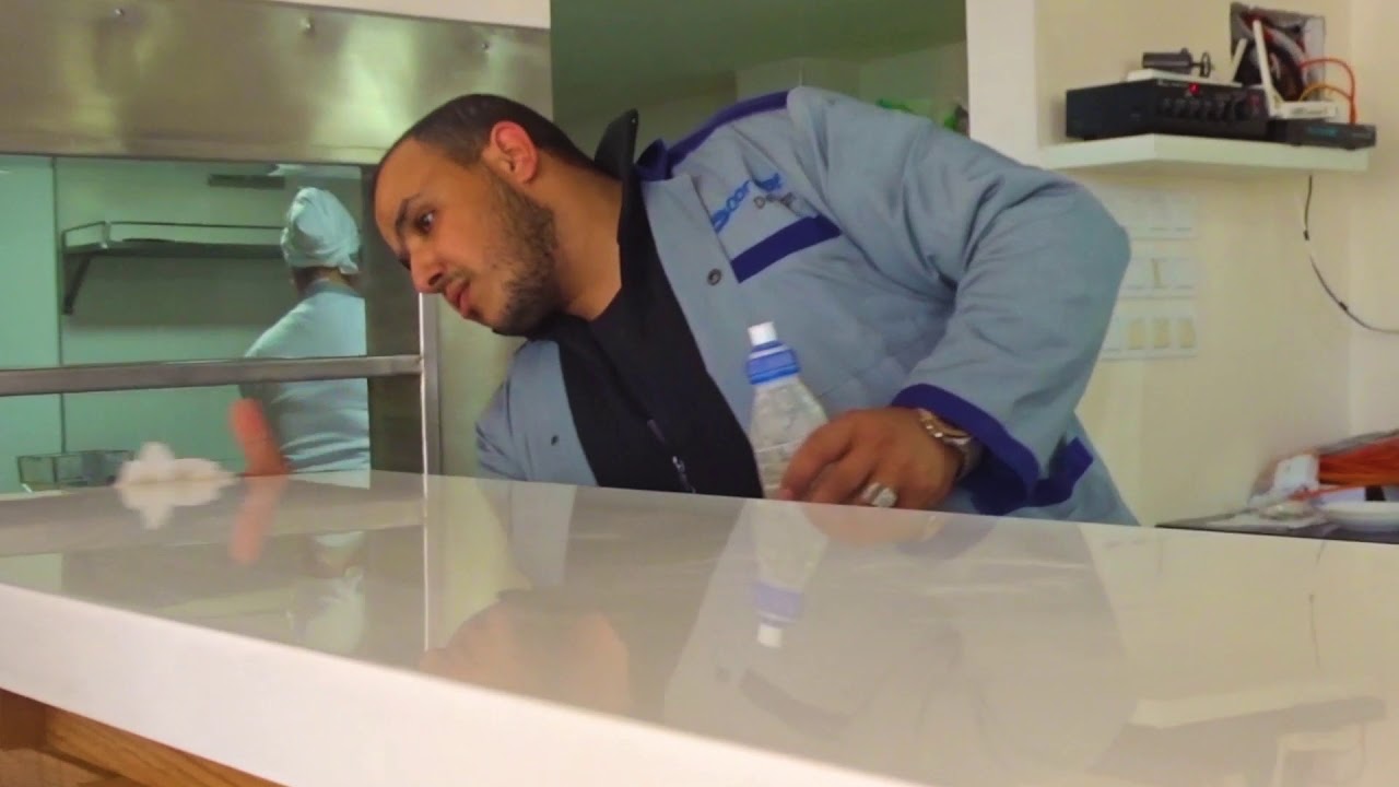 R&eacute;alisation comptoir caf&eacute; -L'ARDOISE- &agrave; Agadir en mati&egrave;re solide surface.