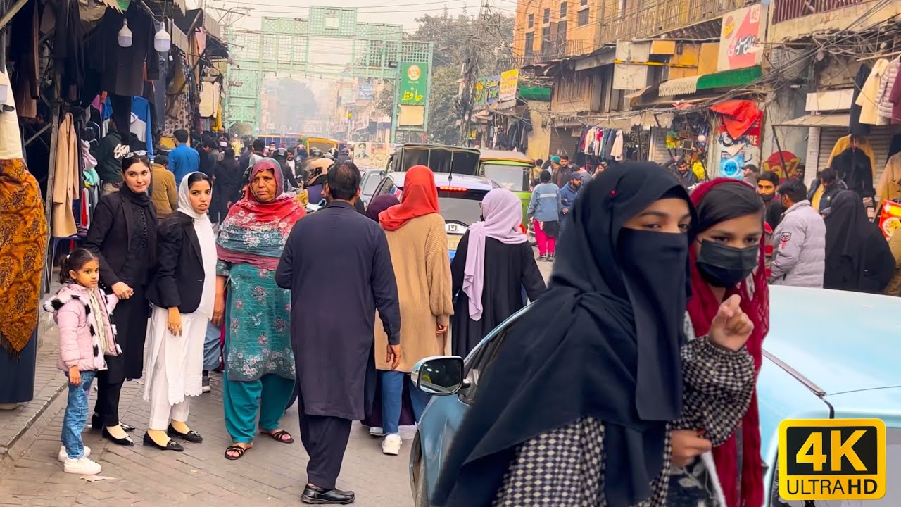 Inside Lahore&rsquo;s Busiest Street in Pakistan 🇵🇰 | Lahore&rsquo;s Crowded Street Life Walking Tour in 4K