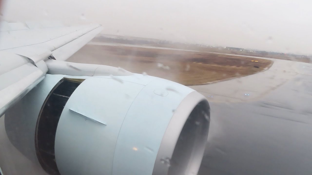Wet Runway | Air Canada 777-300ER Landing at Toronto Pearson Airport | YYZ