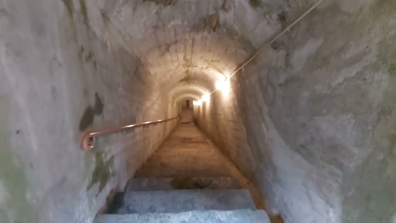 【鹿屋地下壕第一電信室】特攻隊と最後の通信をしていた部屋
