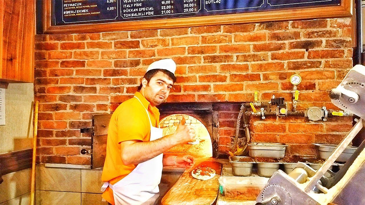 Turkish Street Food 2019 in Kadıköy, Istanbul | LAHMACUN and PIDE
