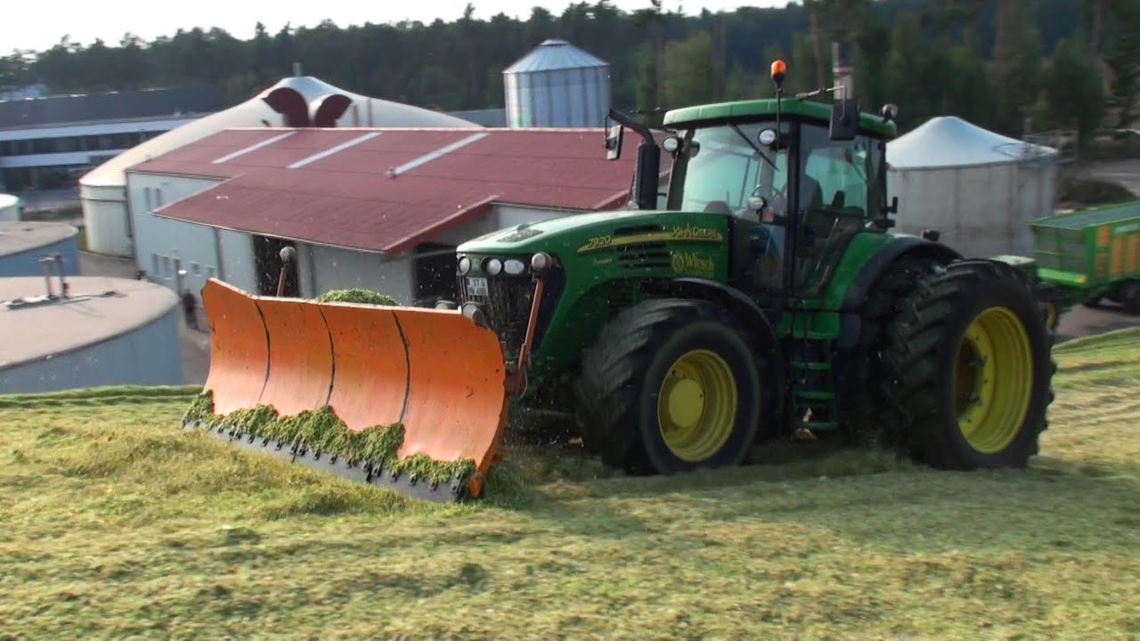 John Deere 7920