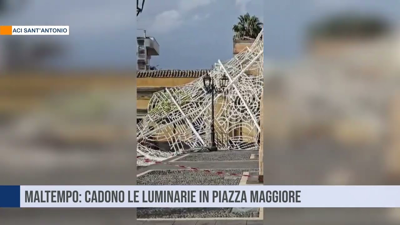 Aci Sant’Antonio. Maltempo: cadono le luminarie in piazza Maggiore