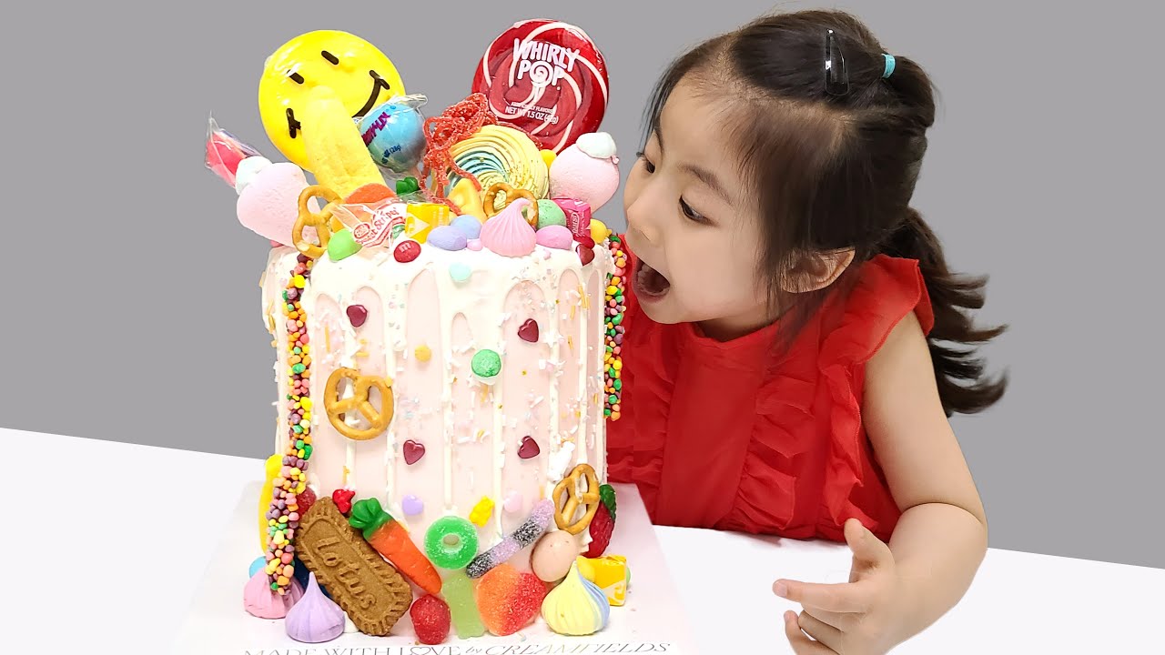 케익을 만들어볼까요? 서은이의 아빠 생일 과자 캔디 토핑 자이언트 케익 만들기 Making Giant Cake for Dad's Birthday Seoeun Story
