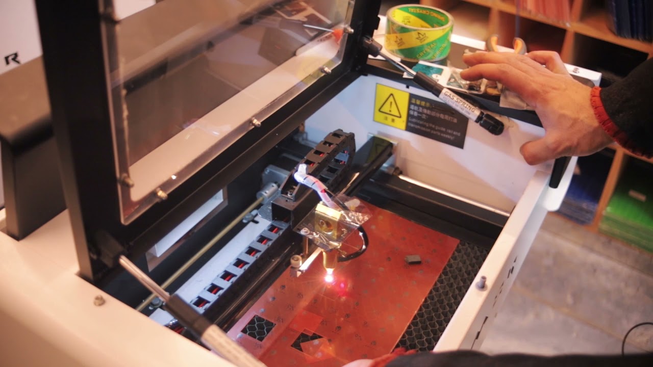 كيفية ضبط مسار شعاع الليزر لماكينة تقطيع الاسكرين أرمور | Armor laser machine