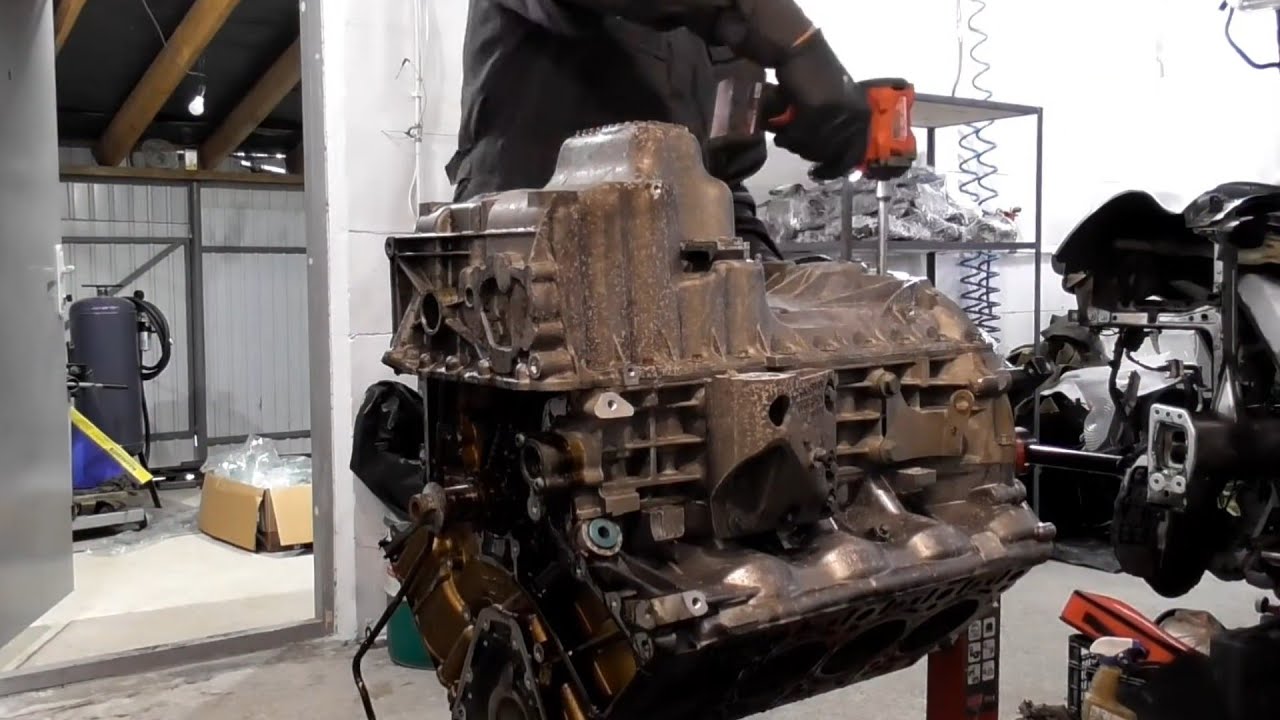 Divine Porsche Cayenne V8 engine rebuild. Disassembly.