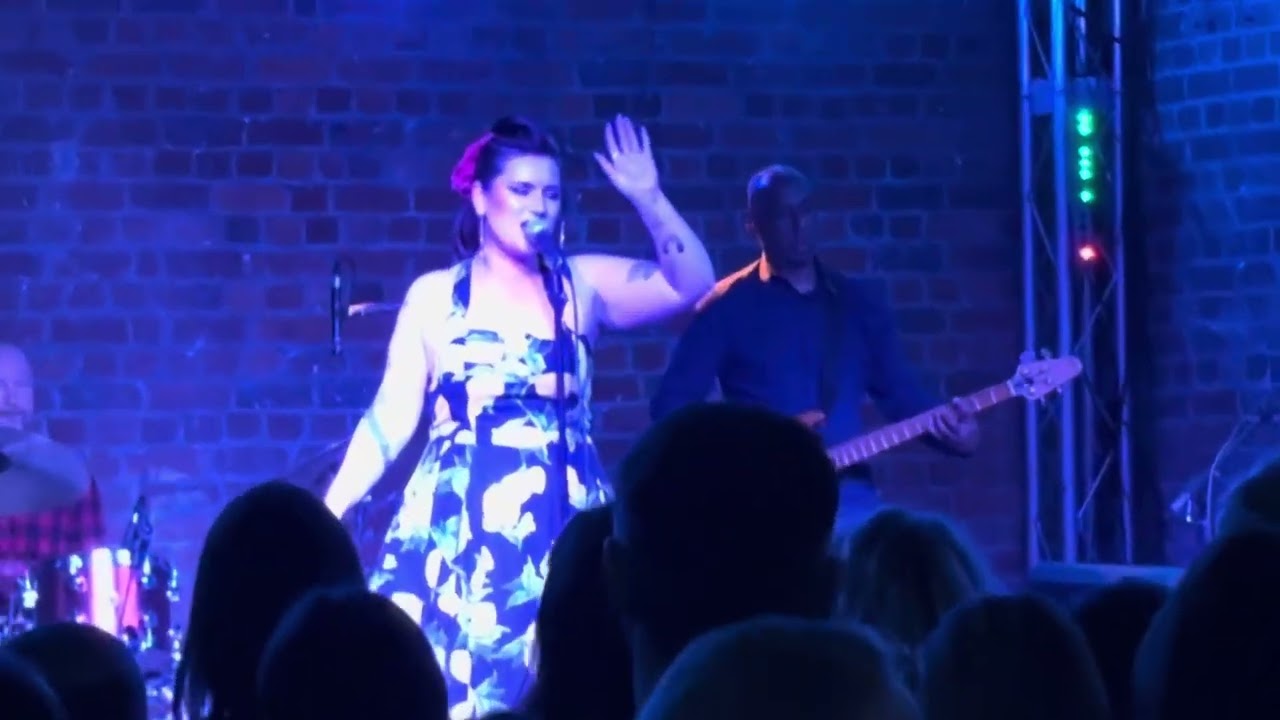 THE AMY WINEHOUSE  BAND “ADDICTED “