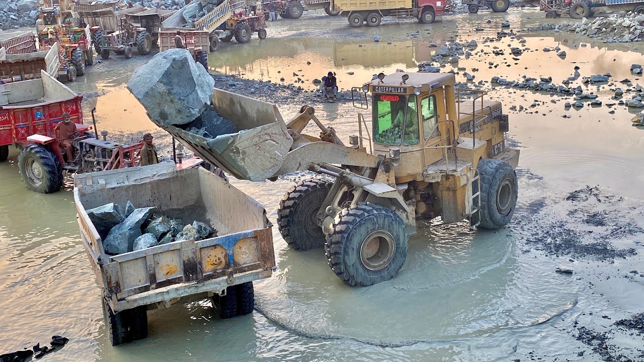 Very Biggest Stone 😳 The powerful Caterpillar 966 loaded for dumptruck 🗯️