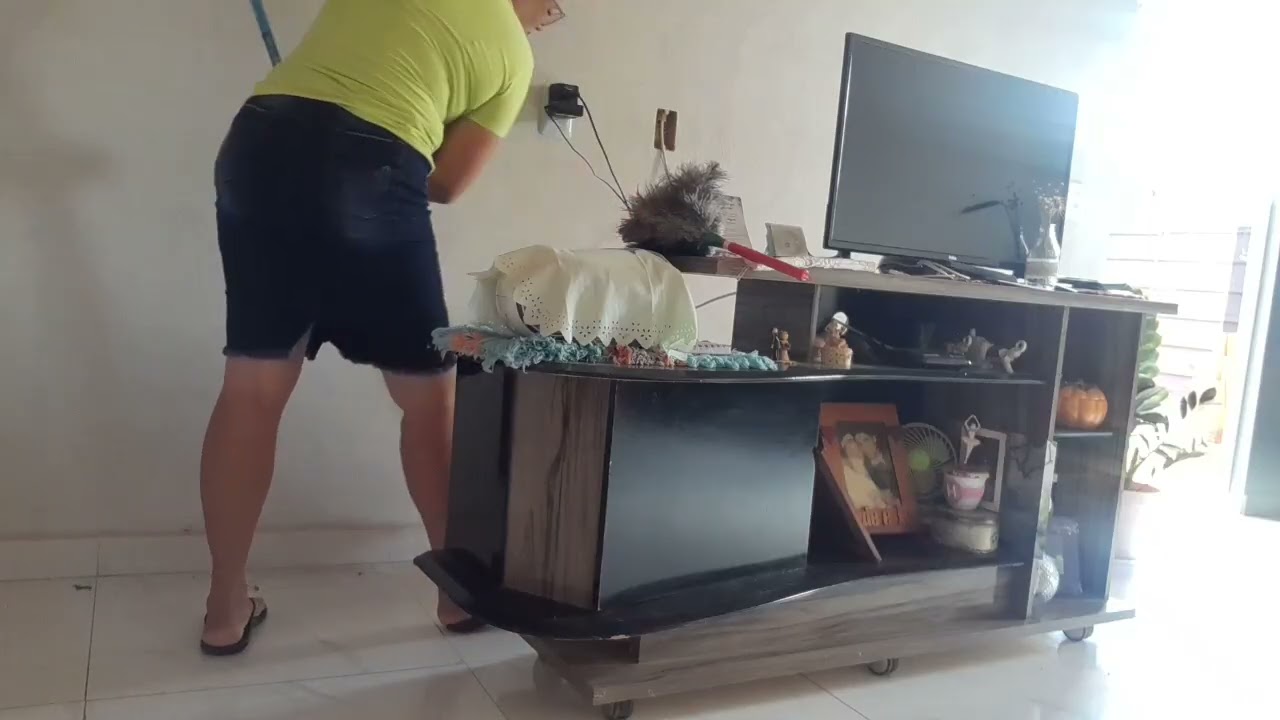 Fui na casa da minha mãe da uma faxina na casa dela 