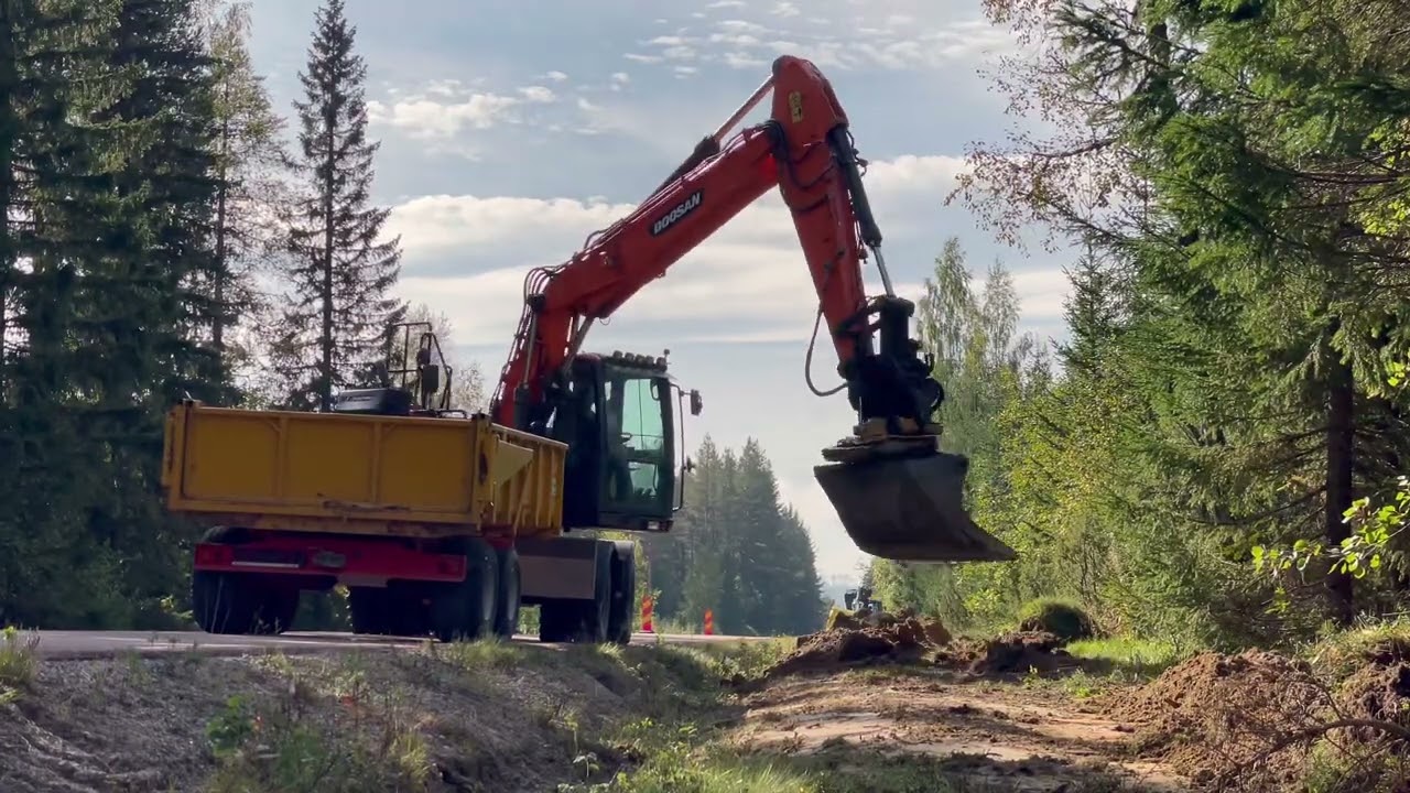 DOOSAN DX170W with Engcon tiltorator and EMA grading bucket restore after HUDDIG 1260C