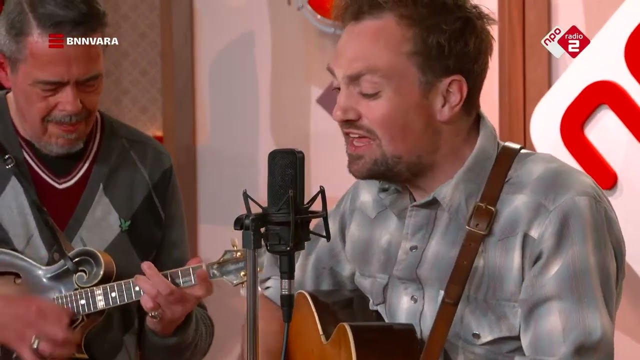 Sam met de Blue Grass Boogiemen live bij Blokhuis op NPO radio 2