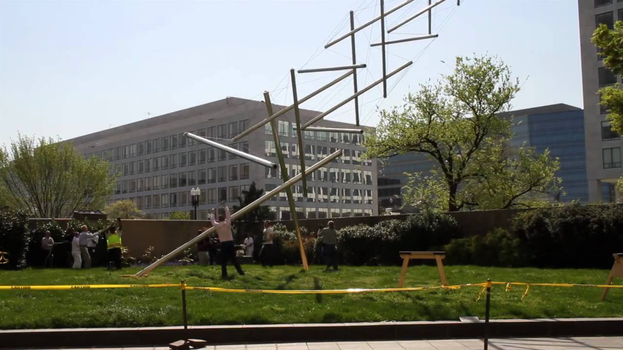 Installation of Kenneth Snelson's 