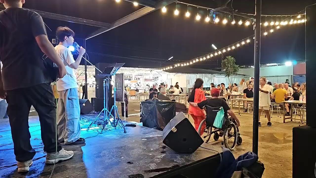 NeneRoyal Streaming At Naka Night Market
