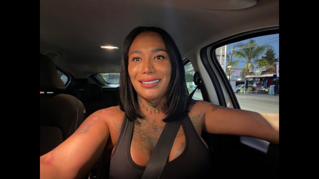 Kary Torres Oficial está en vivo noches y lo sabes