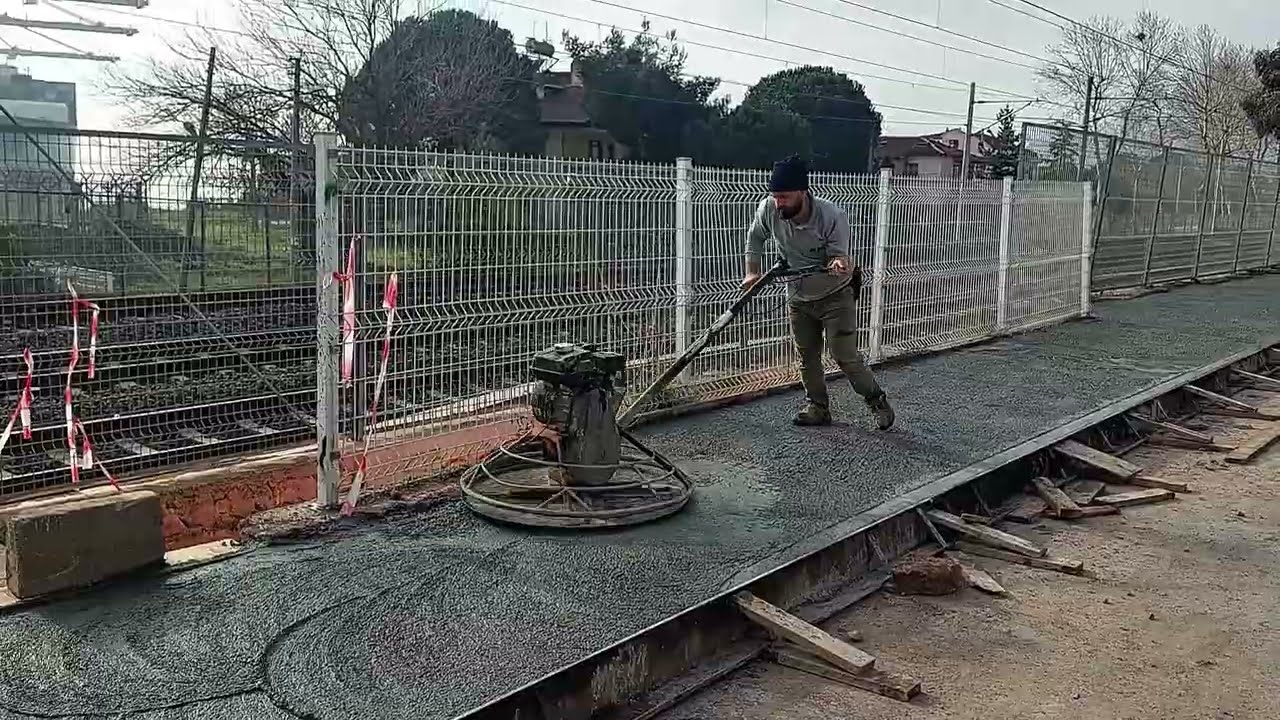 Süpürge Betonda Helikopter, Fırça ve Pah Malası Uygulamaları (Tretuvar Yapımı)