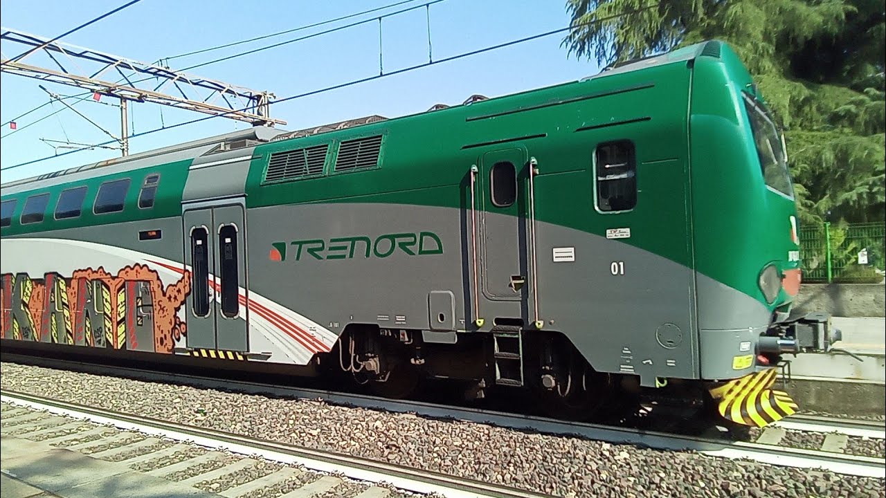 Treni alla stazione di Rescaldina FNM