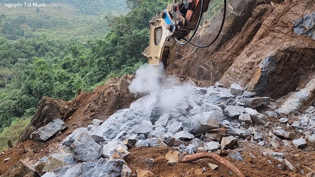 CAO TỐC LŨNG CÁNG ĐỤC ĐÁ KHỦNG TÓE KHÓI XANH LÉT KHÉT LẸT. Bữa cơm toàn món ngon. Nguyễn Tất Mạnh