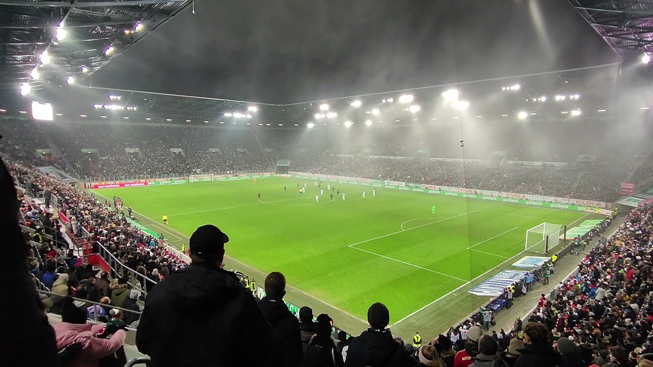 FC Augsburg vs. FC Bayern 2:1. Schlu&szlig;pfiff. Saison 2021/22. WWK-Arena.