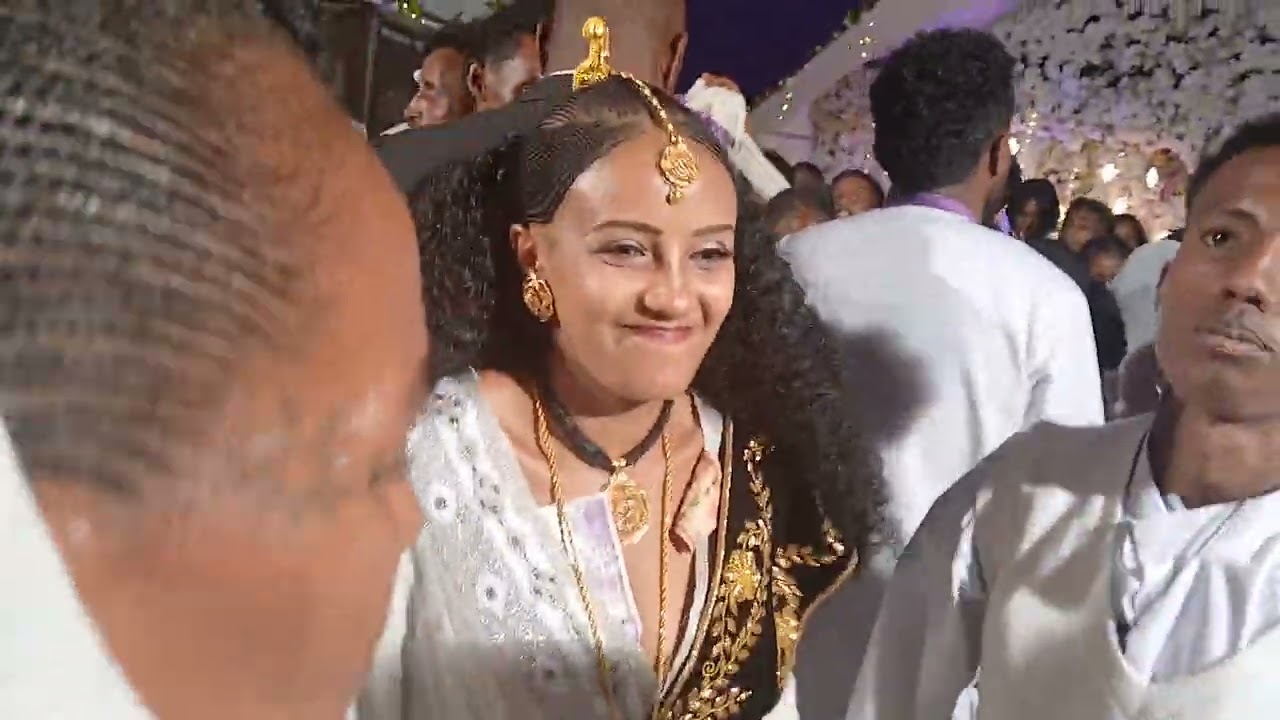 ድምፃዊ እዮብ ይርጋ ኣብ መርዓ ሰብ ኣዕቢዱ Dmtsawi Eyob Yrga