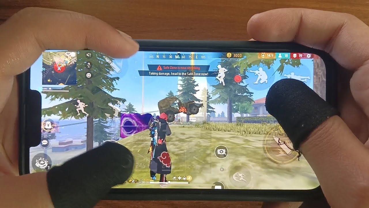 BEST GLITCHES ON THIS MATCH FF 4 FINGER HANDCAM SOLO VS SQUAD 