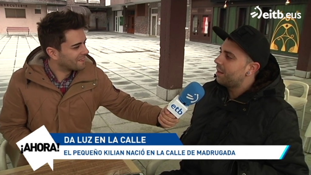 Vecinos de Amorebieta presencian un parto en plena calle