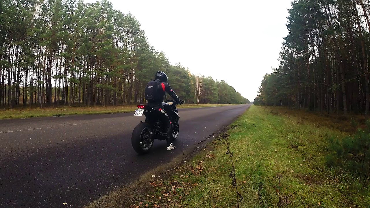 Kawasaki Z1000 sound, loud flyby