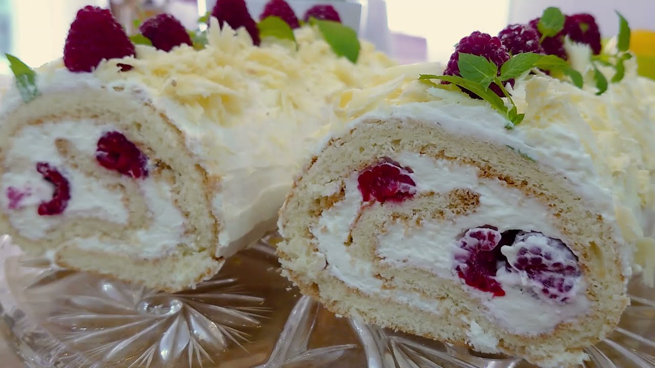 Pyszna lekka rolada malinowa z mascarpone ❤️️/Delicious light raspberry roulade with mascarpone