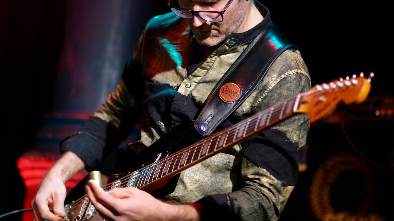 Oliver Potratz Bass VI solo (Band: Shake Stew, song: 