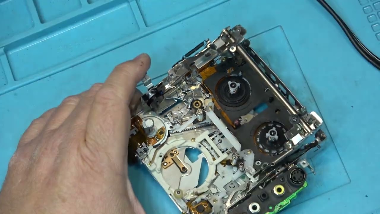 Sony CCDTR94 Shuts down after a few seconds on play