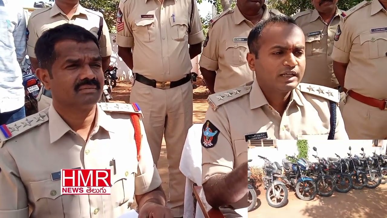 ధర్మవరం టూ టౌన్ స్టేషన్లో డి.ఎస్.పి హేమంత్ కుమార్ ప్రెస్ మీట్ 