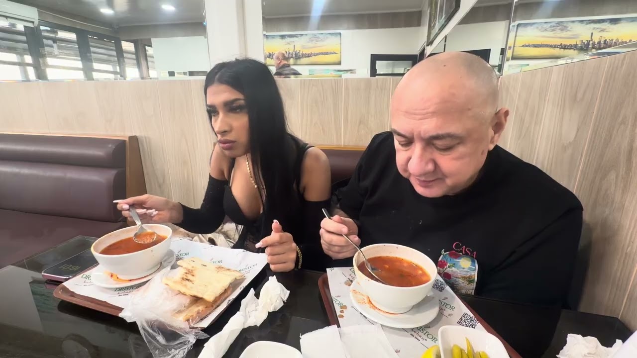 Mâncăm la București , Leo de la Strehaia și Nicolle ! 