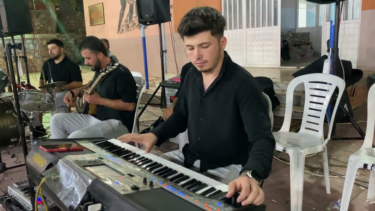 SABRİ ÖRGE VE EKİBİ - ELLEMEN BENİ SALLAMA ( BALKAR DÜĞÜNÜ )