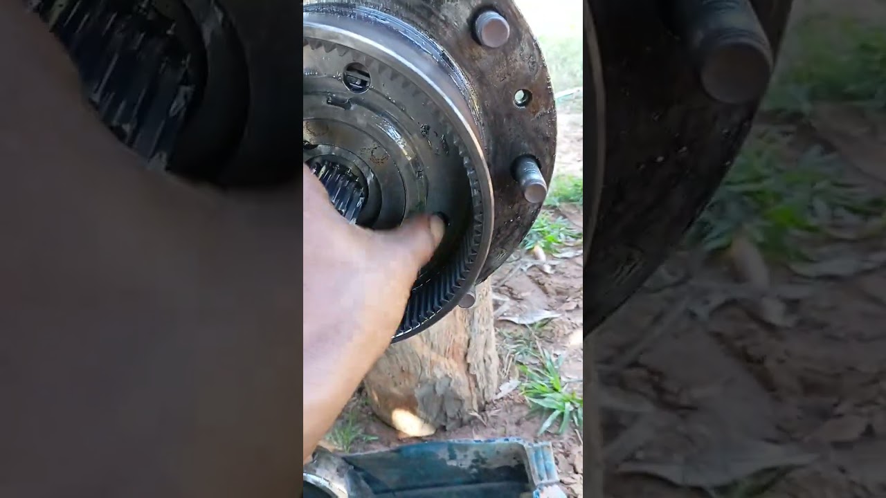 Vazamento no cubo redutor diferencial ZF do trator john Deere