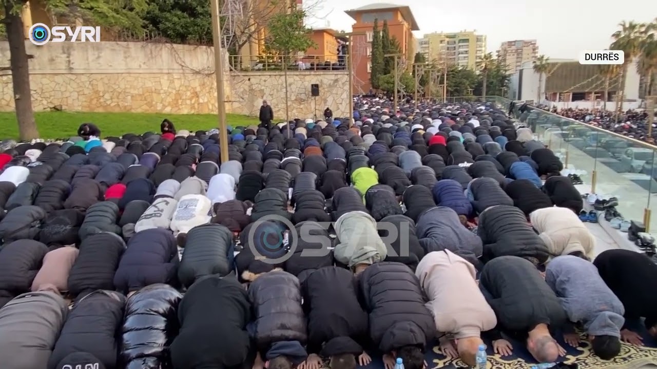 Fitër Bajrami festohet edhe në rrethe, qindra besimtarë myslimanë falën namazin