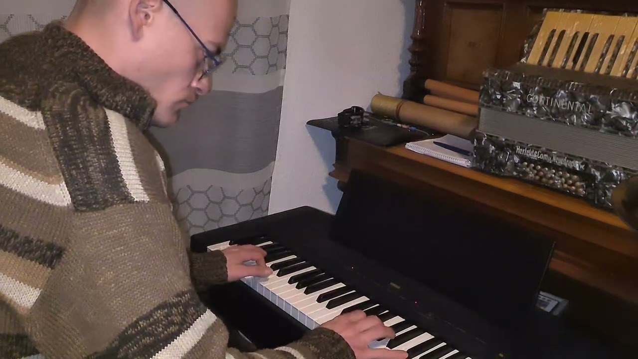 Head Held High - Virtuos Piano Improvisation