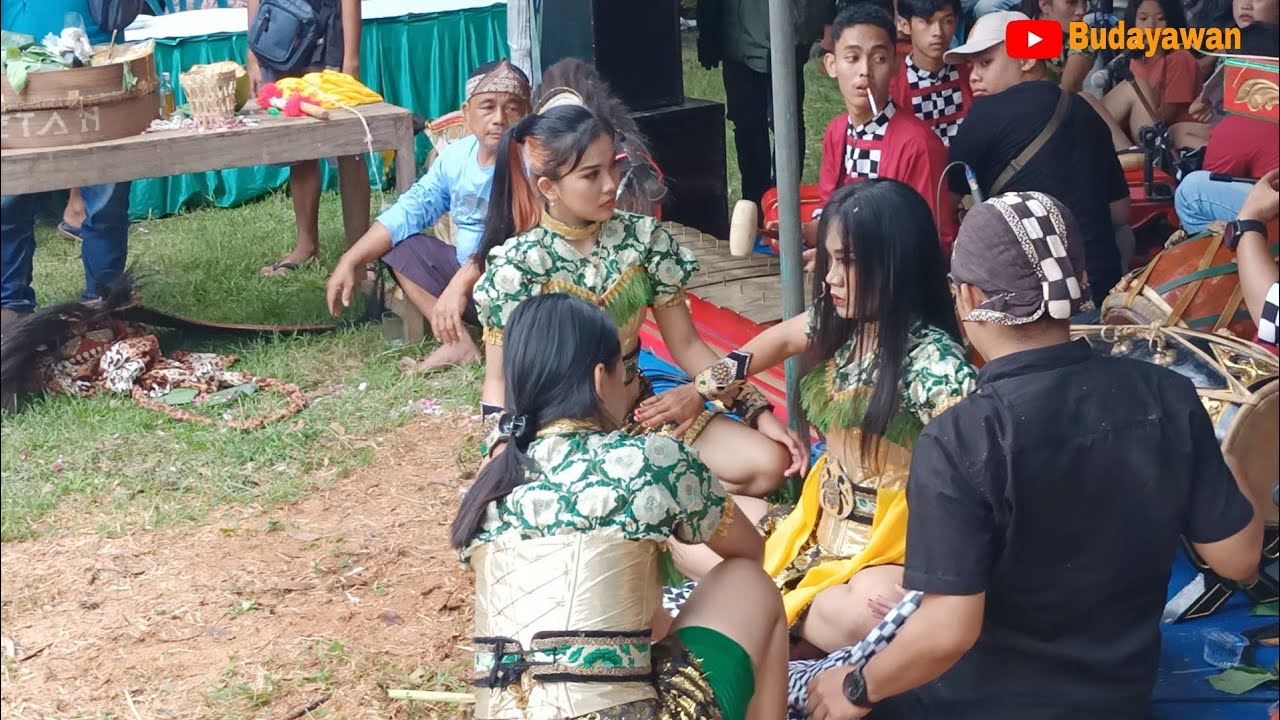 KUDA LUMPING KESURUPAN ❗ CEWEK CANTIK GANAS TURONGGO MUDO BUDOYO