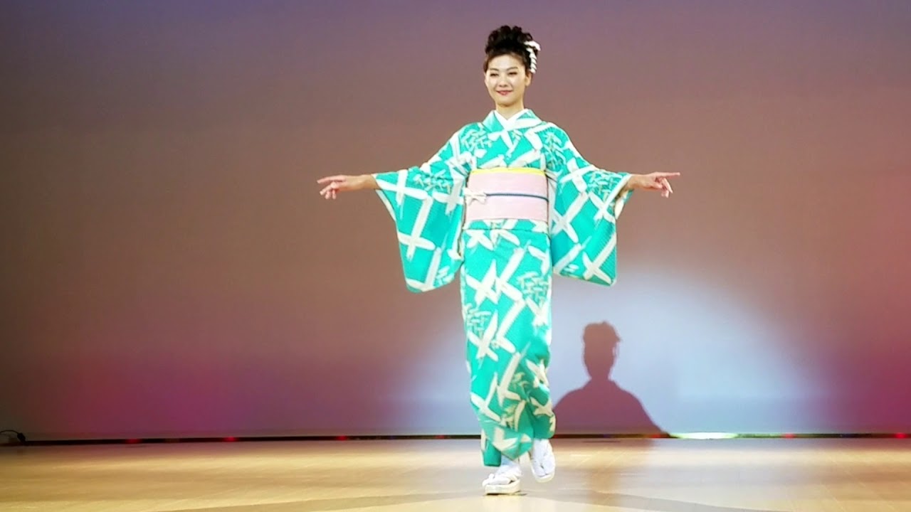 Kimono Fashion Show - Nishijin Textile Center, Kyoto, Japan!