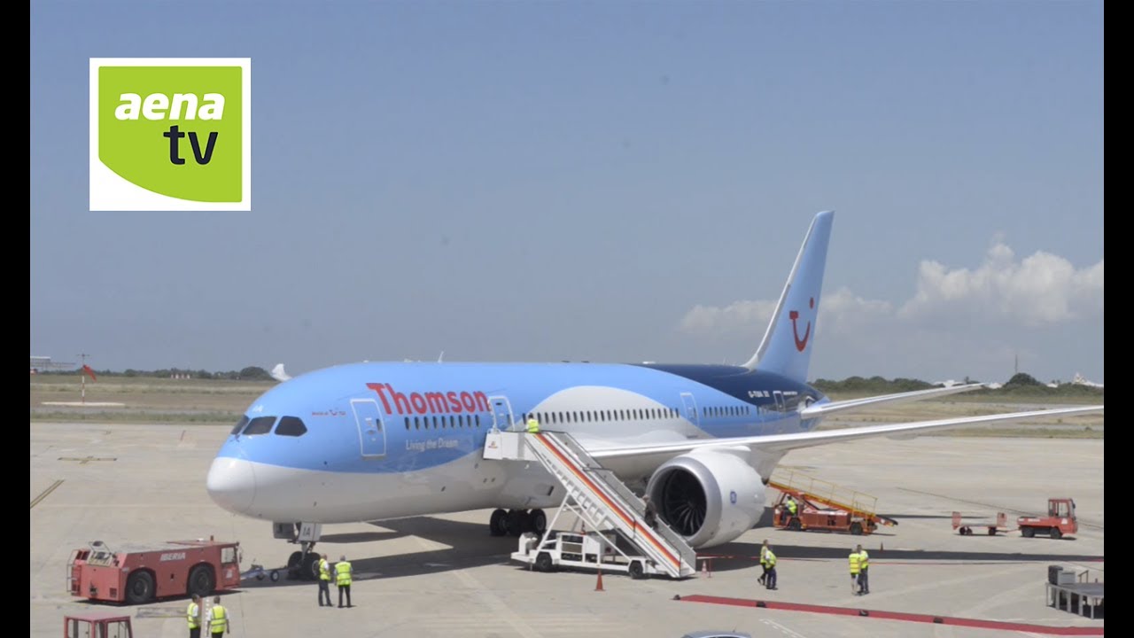 Aena | Aeropuerto de Menorca recibe el Boeing 787 Dreamliner