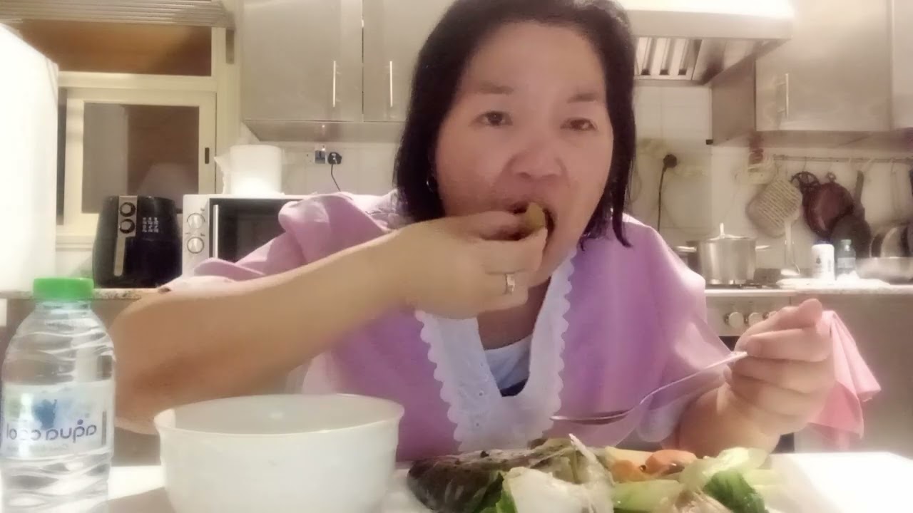 Eating Salmon fish tinola #healthy fish #salmon