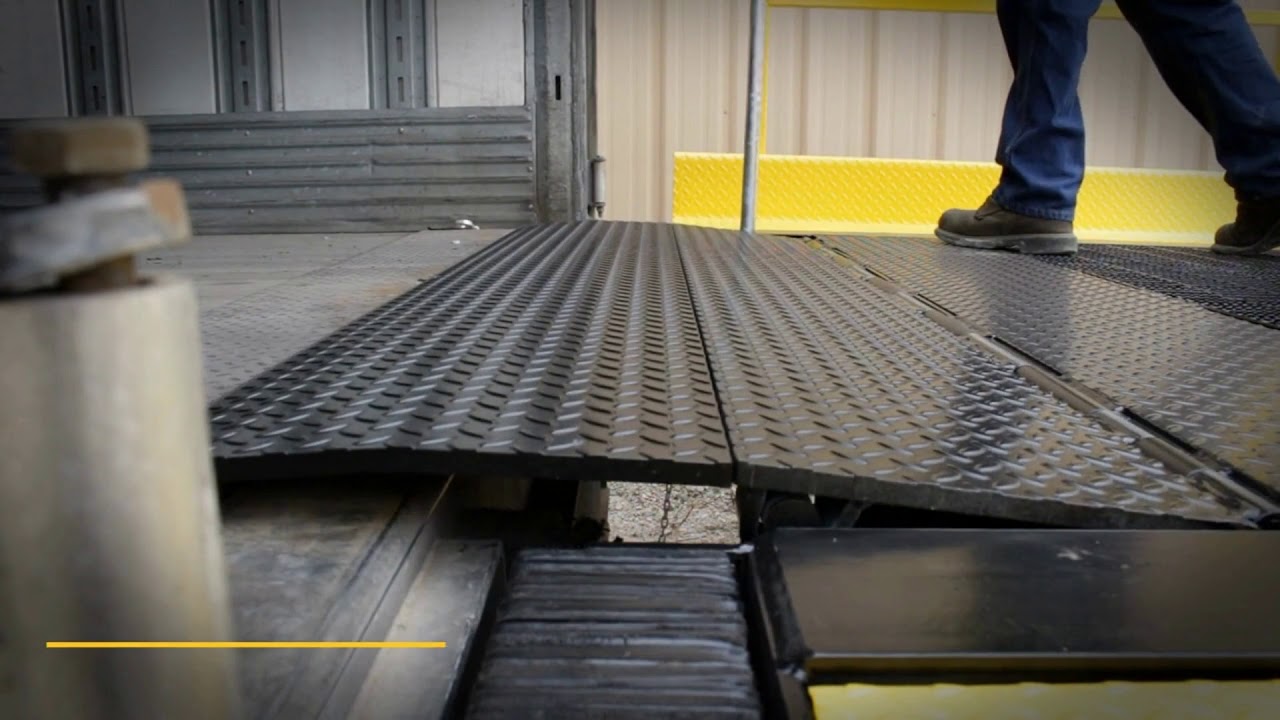 Dockzilla Portable Loading Dock with Integral Leveler: 2 ft Mechanical Edge of Dock Operation