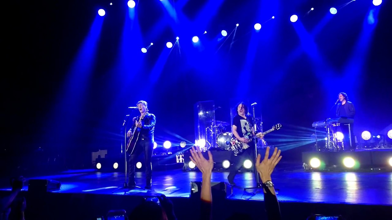 Goo Goo Dolls - Black Balloon (LIVE in Manila Feb 11 2017)